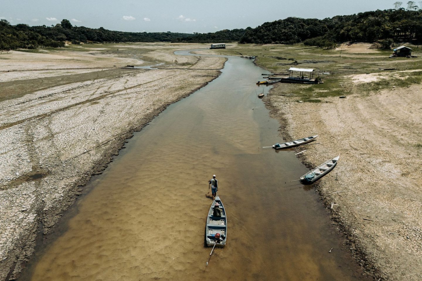 Afluente do Amazonas quase seco perto de Manaus: seca extrema na Amazônia é destaque entre os retratos da crise climático premiados no World Press Photo 2025 (Foto: Musuk Nolte / Panos Pictures, Bertha Foundation / WPP 2025 / Divulgação - 04/10/2024)