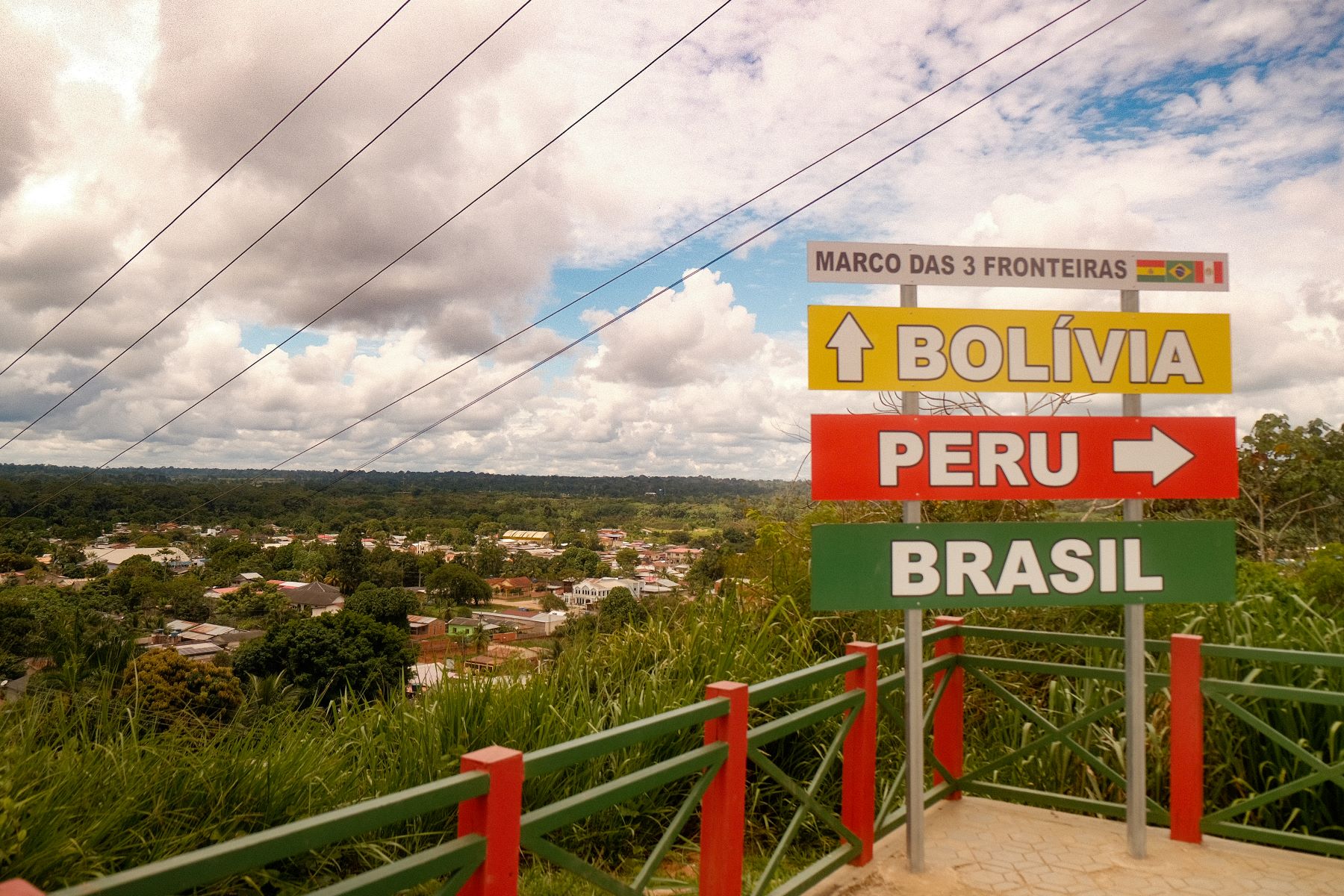 Assis Brasil, município acreano na fronteira com Peru e Bolívia: na Amazônia, Longas distâncias em situações de gravidez infantil aumentam a dificuldade para a realização do aborto, especialmente em casos de estupro (Foto: Deyse Cruz-Noronha / AzMina)