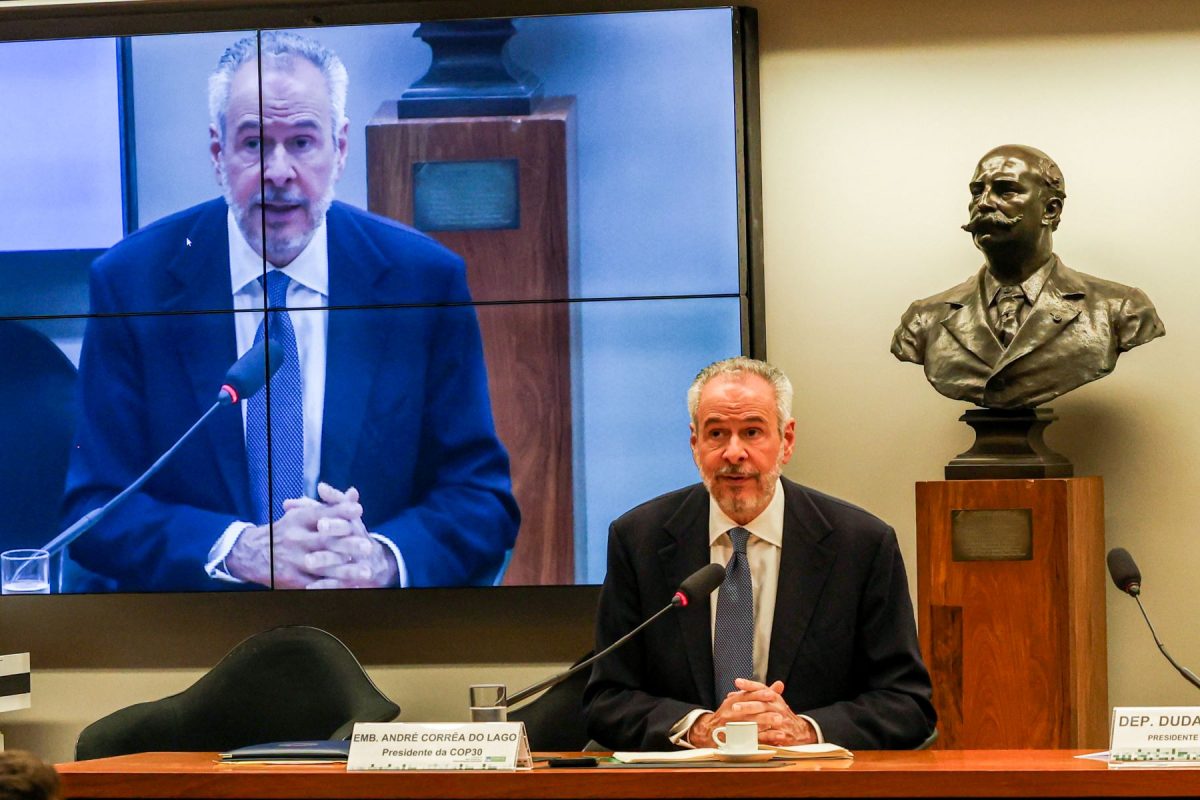 O presidente da COP30, embaixador André Corrêa do Lago, em audiência na Câmara: sexta carta da presidência aborda insuficiência das NDCs (as metas climáticas dos países), a necessidade de eliminar gradualmente os combustíveis fósseis e o fim do desmatamento (Foto: Antonio Cruz / Agência Brasil - 06/08/2025)