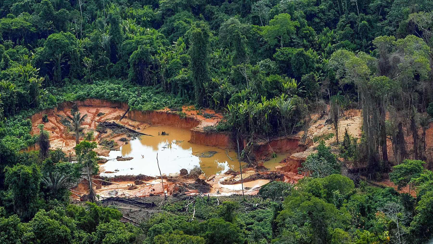 Garimpo em terra indígena na Amazônia: para entidades, projetos são inconstitucionais, violam direitos e ameaçam povos originários, meio ambiente e biodiversidade (Foto: Leo Otero / PMI / Agência Brasil - 11/02/2023)