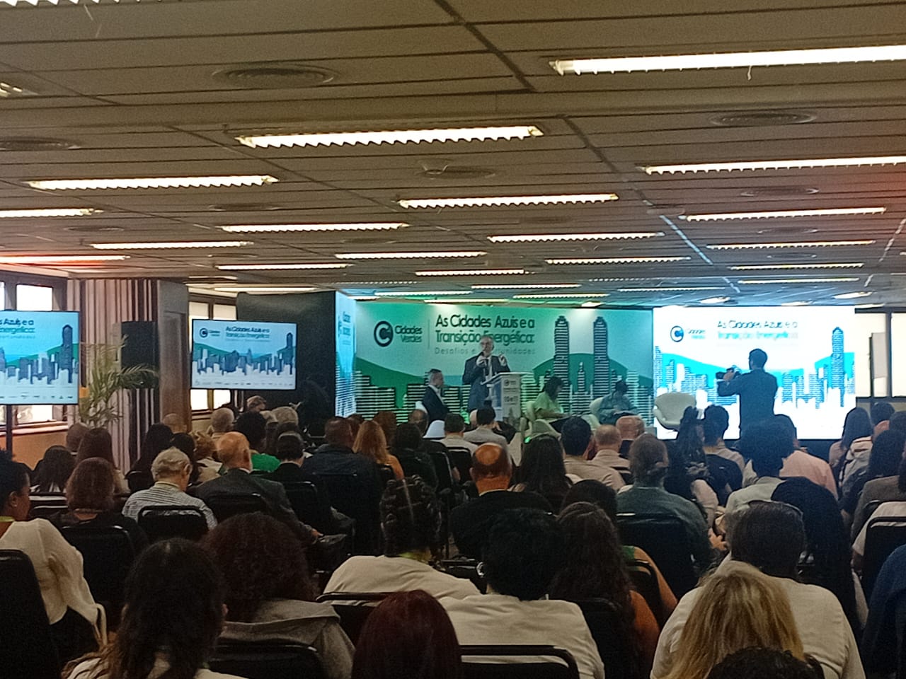 Auditória da Firjan lotado para o Seminário Cidades Verdes: economia azul e transição energética no centro dos debates (Foto: Oscar Valporto)