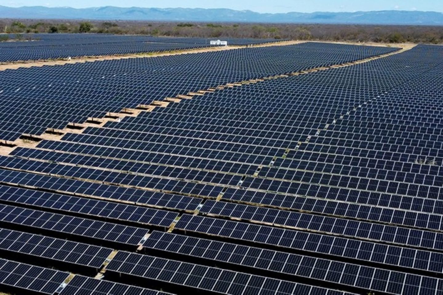 Usina solar em Minas Gerais: Plano Clima prevê menos participação de renováveis na geração de energia elétrica (Foto: Tadeu Alencar / MME)