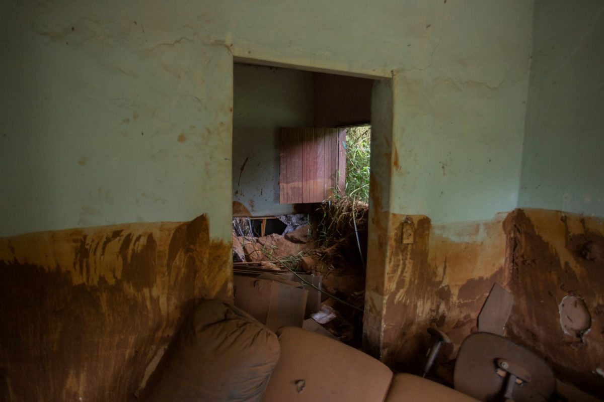 Casa destruída pela lama da barragem rompida em Brumadinho: documentário mostra as vítimas vivas das barragens de Minas (Foto: Divulgação)