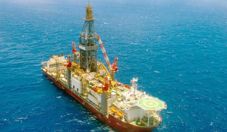 Navio-sonda do poço Pitu Oeste, na Bacia Potiguar, também na Margem Equatorial: Ibama licencia petróleo na Foz do Amazonas e ONGs vão à Justiça (Foto: Agência Petrobras)