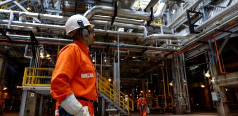 Refinaria Abreu e Lima, da Petrobras, em Pernambuco: Plano Clima do Brasil prevê aumento das emissões em produção e consumo de energia (Foto: Fernando Frazão / Agência Brasil - 01/11/2024)