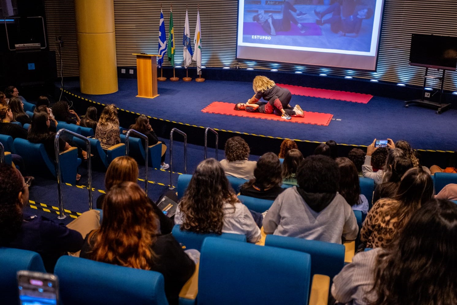 Mulheres lotam palestra sobre autodefesa feminina em São Paulo: inspiração para política pública (Foto: Empodere-se)
