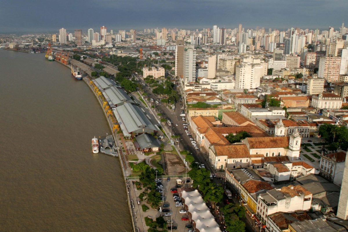A cidade de Belém banhada por águas dos rios e do mar: COP30 quer ser lembrada como a COP da Adaptação, mas exploração de petróleo na Foz do Amazonas ameaça imagem planejada pelo Brasil (Foto: Agência Belém)