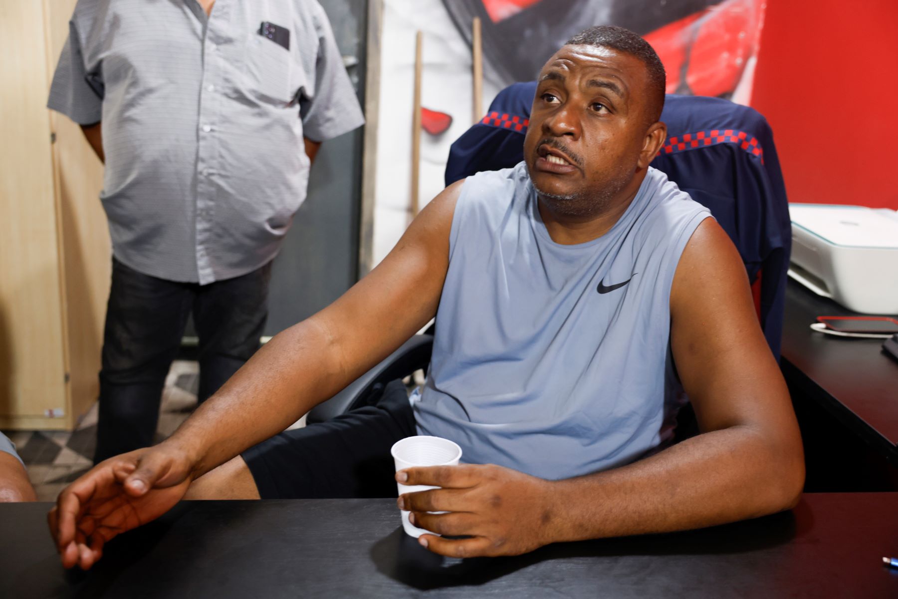 Erivelton Vidal Correa, presidente da Associação Comunitária do Parque Proletário da Penha: "Muitos corpos deformados, com perfurações no rosto, perfurações de faca, cortes de digitais, dois corpos decapitados" (Foto: Tânia Rego / Agência Brasil)