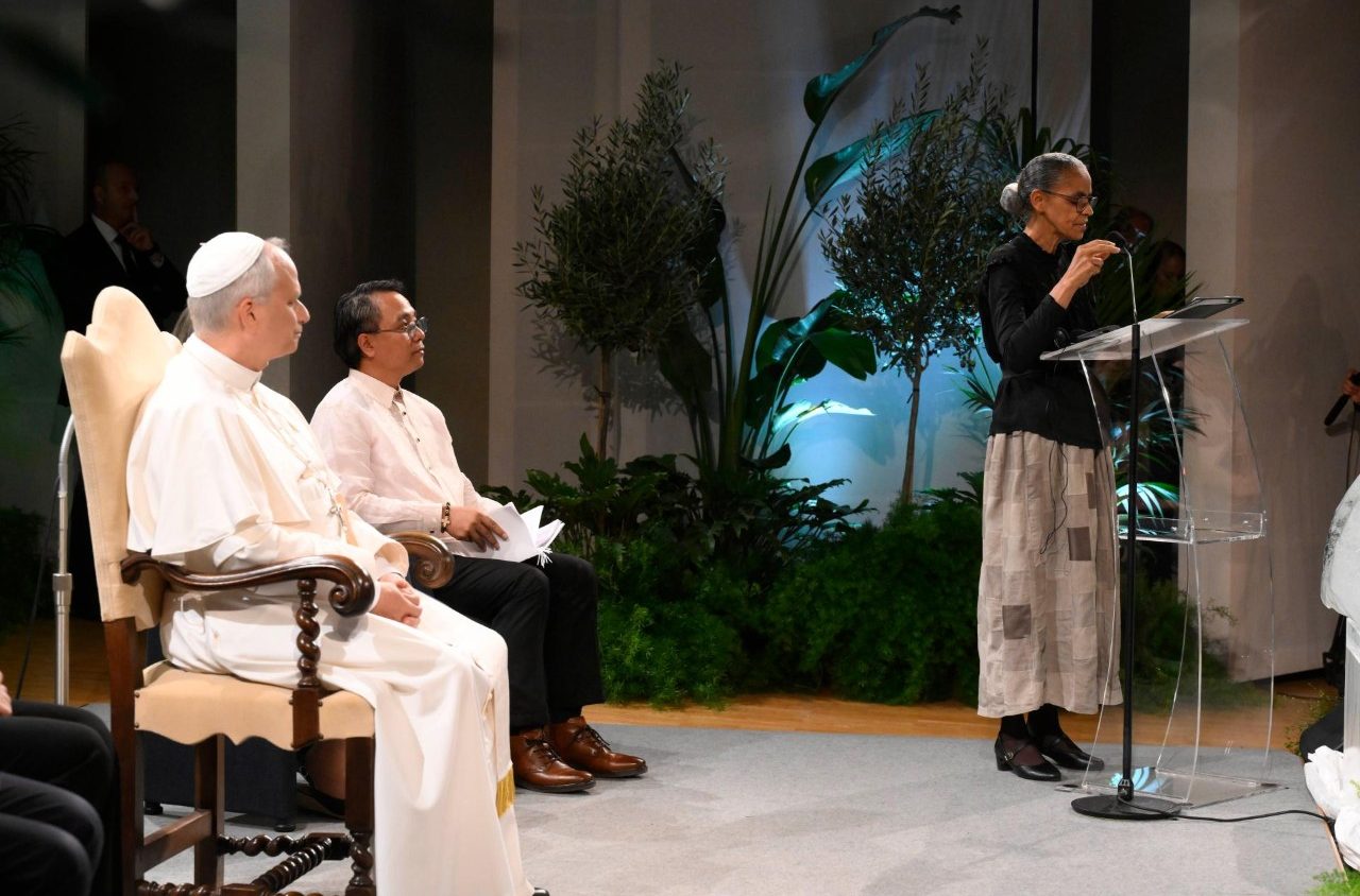 A ministra Marina Silva no evento no Vaticano: "É incoerente dizermos que amamos o Criador e destruirmos a criação" (Foto: Vatican Media)