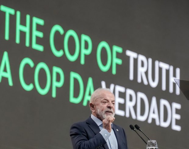 Lula defende mapas do caminho para eliminar desmatamento e substituir combustíveis fósseis