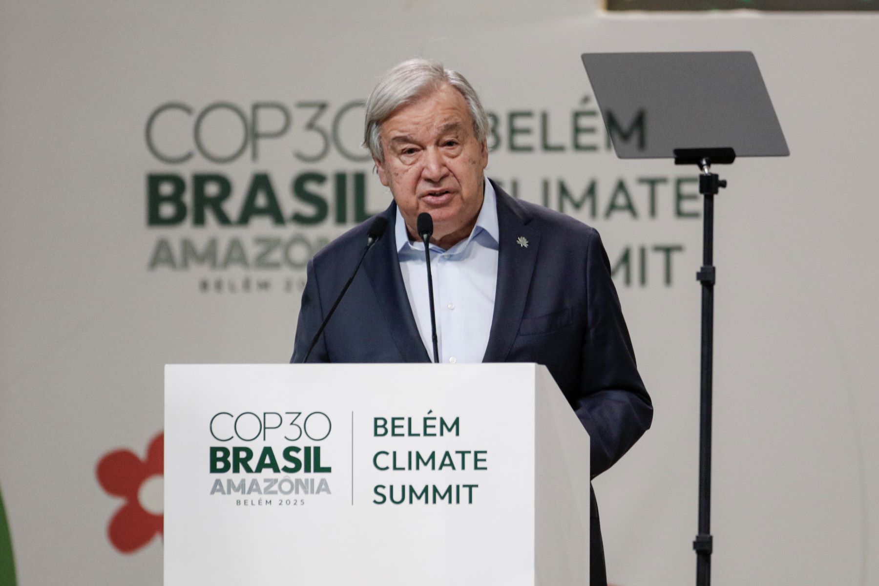 O secretário-geral da ONU, António Guterres, na abertura da Cúpula dos Líderes da COP30, em Belém: crise climática aprofundará desigualdades e provocará danos irreversíveis à humanidade (Foto: Bruno Peres / Agência Brasil)