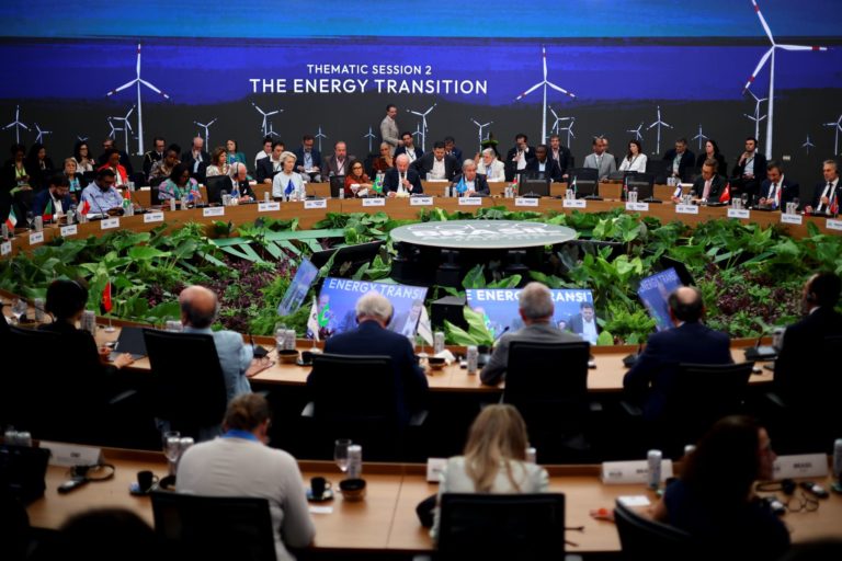 Sessão sobre transição energética na Cúpula dos Líderes, na COP30 em Belém: Lula anuncia fundo com recursos do petróleo para financiar também adaptação e justiça climática (Foto: Ueslei Marcelino / COP30)