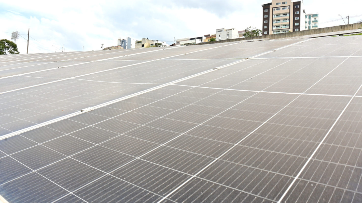 Usina fotovoltaica em Juiz de Fora: cidade mineira ganha prêmio internacional na categoria "Transição Energética" (Foto: Divulgação)