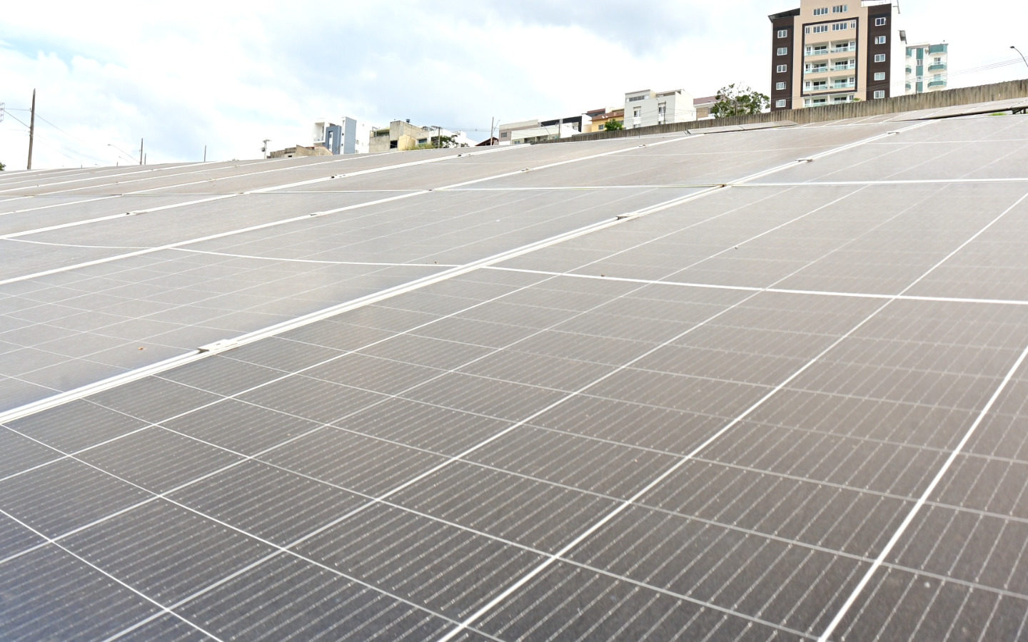 Usina fotovoltaica em Juiz de Fora: cidade mineira ganha prêmio internacional na categoria "Transição Energética" (Foto: Divulgação)