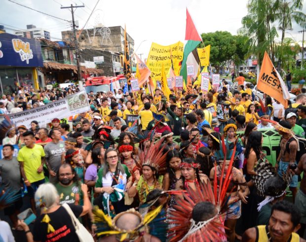 Dia de protesto nas ruas de Belém e confusão no pavilhão da COP30