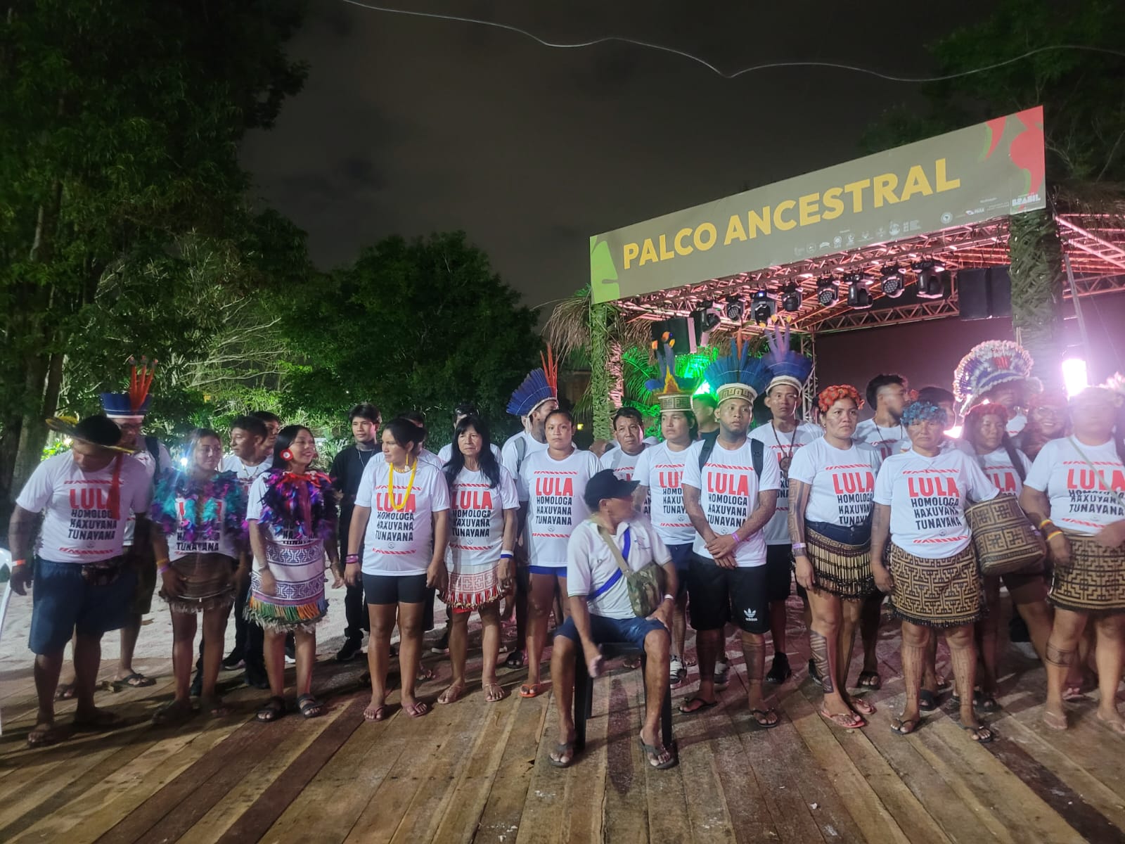 Na abertura da Aldeia COP, indígenas cobram do presidente Lula a demarcação de suas terras (Foto: Liana Melo)