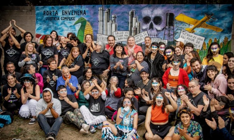 Manifestação contra empresa de biocombustíveis na Argentina: na COP30, ativistas denunciam que poluição provoca graves problemas de saúde na comunidade (Foto: Fuera Porta / Reprodução Facebook)