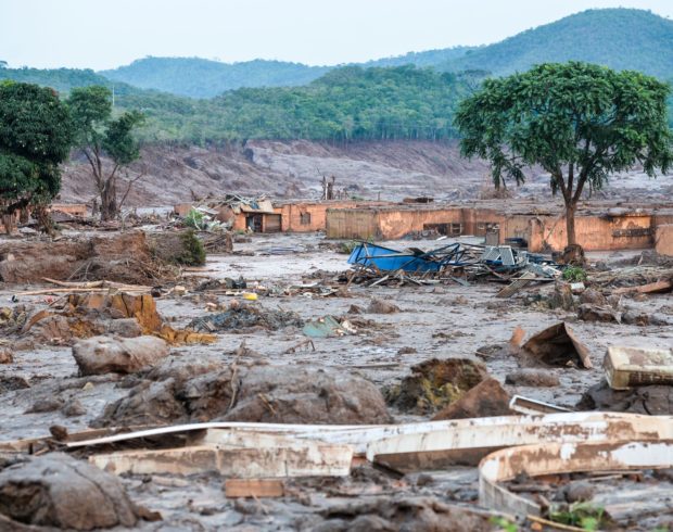 Justiça britânica condena mineradora por tragédia ambiental de Mariana