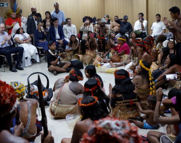 Governo garante demarcação de duas terras indígenas após protesto na COP30