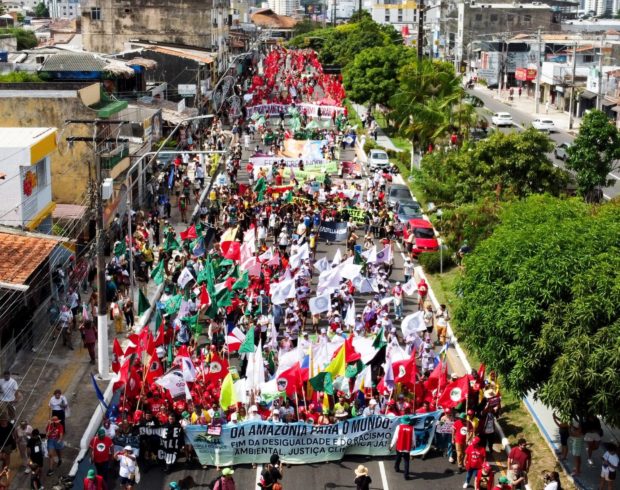Fotogaleria: Marcha em Belém reúne 70 mil para exigir ação contra crise climática