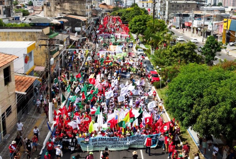Marcha Mundial pelo Clima reúne 70 mil em Belém para cobrar ação contra crise climática: unificação global das lutas socioambientais (Foto: Aline Massuca / COP30)