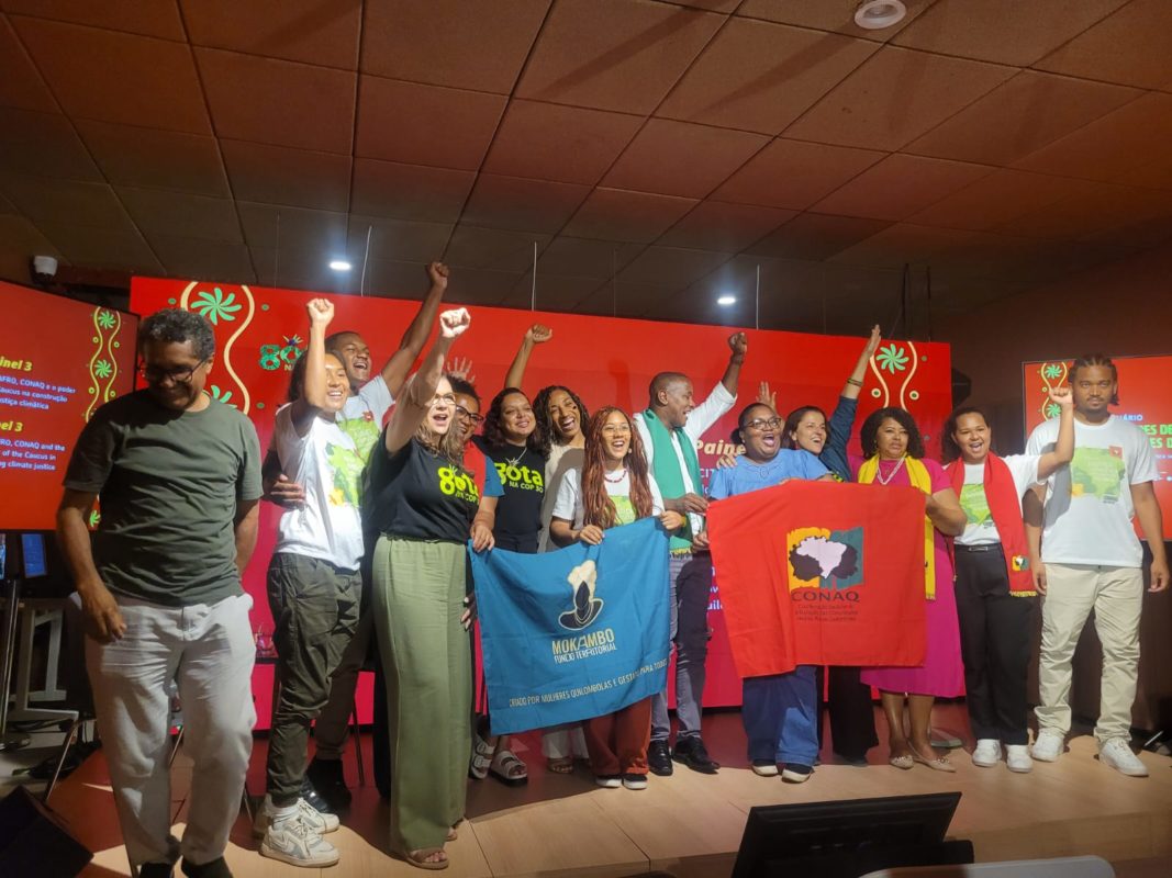 Quilombolas no encontro "Criadores de refúgio, guardiões do futuro" na COP30. (Foto: Liana Melo)