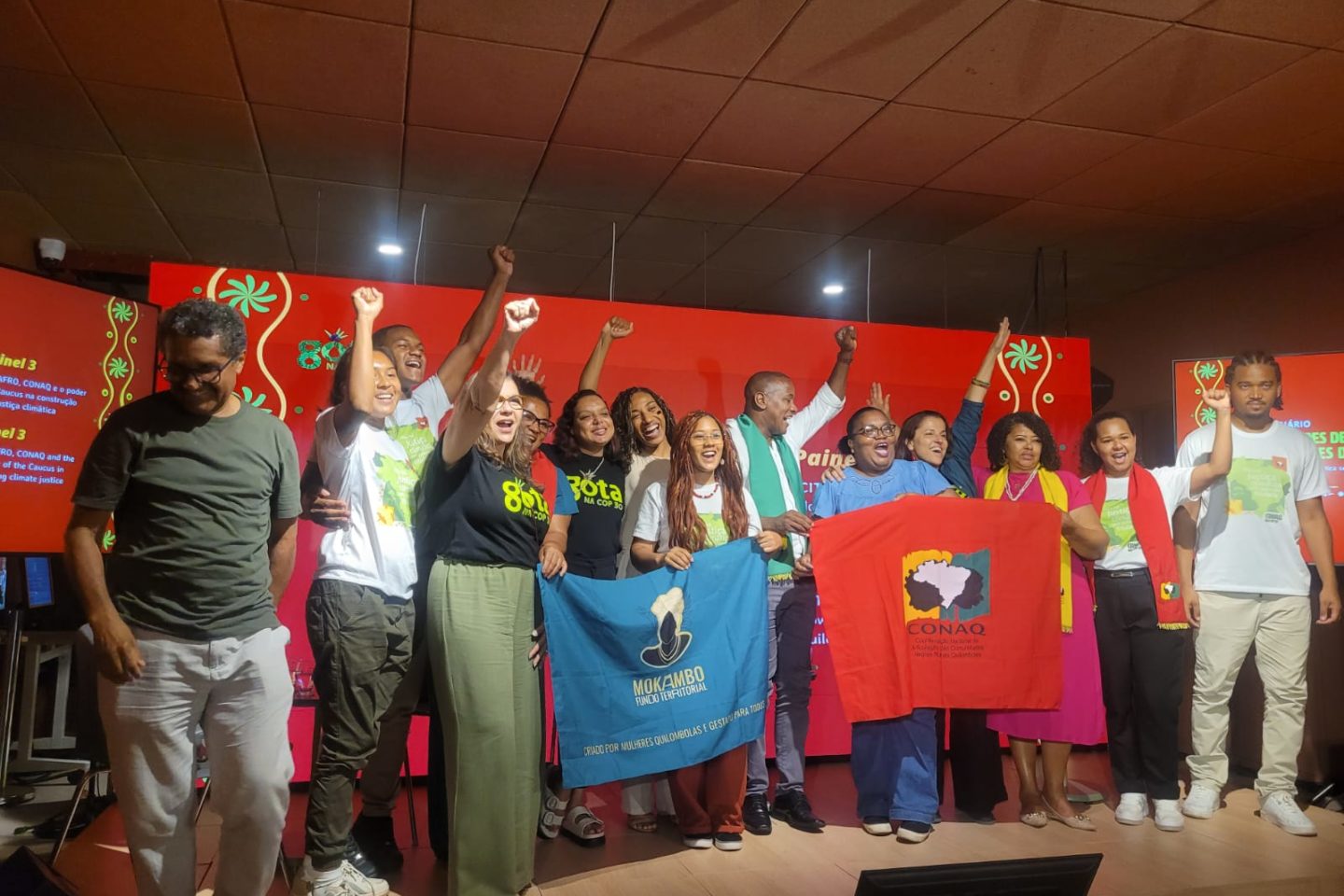Quilombolas no encontro "Criadores de refúgio, guardiões do futuro" na COP30. (Foto: Liana Melo)