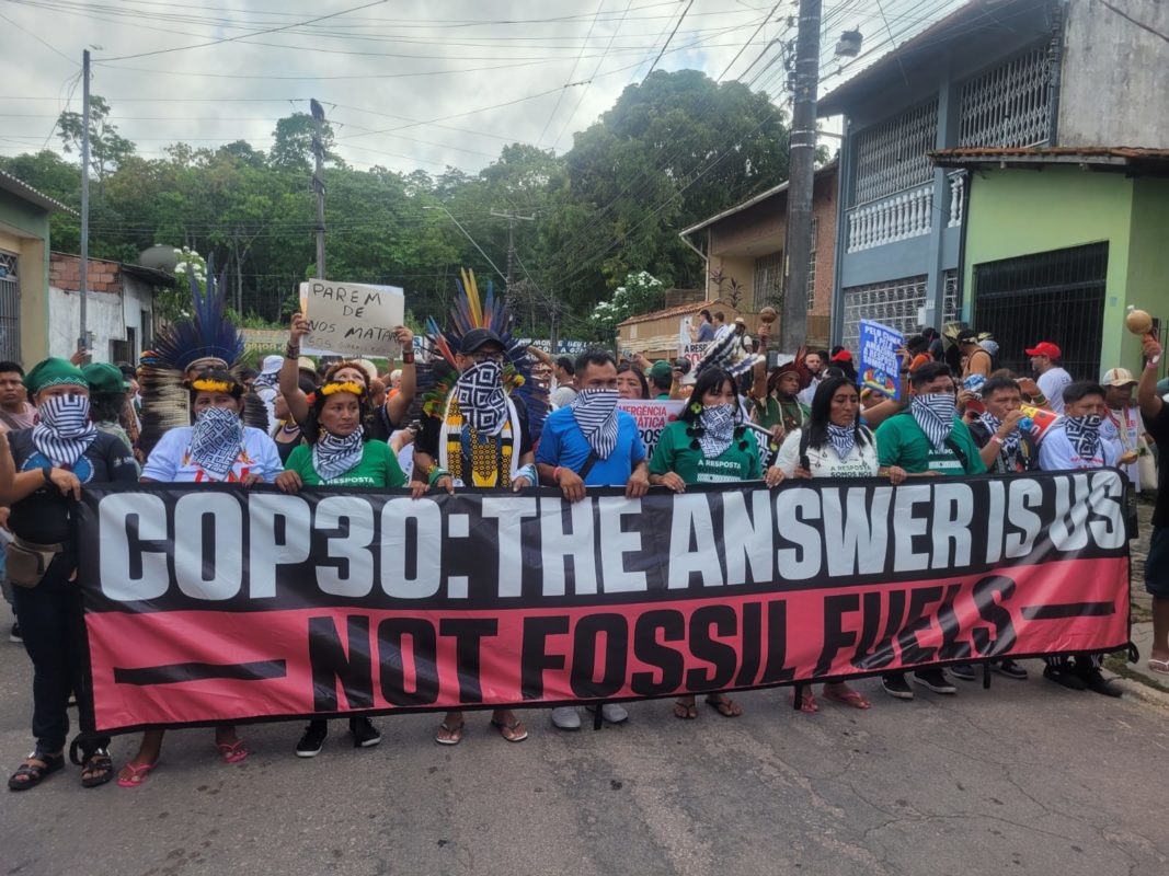 Marcha Global Indígena durante a COP30. (Foto: Liana Melo)