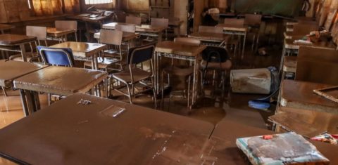 Escola atingida pela enchente no Rio Grande do Sul: em 2024, mais de 240 milhões de crianças no mundo inteiro tiveram aulas interrompidas por eventos climáticos extremos (Foto: Rafa Neddermeyer / Agência Brasil - 22/05/2024)