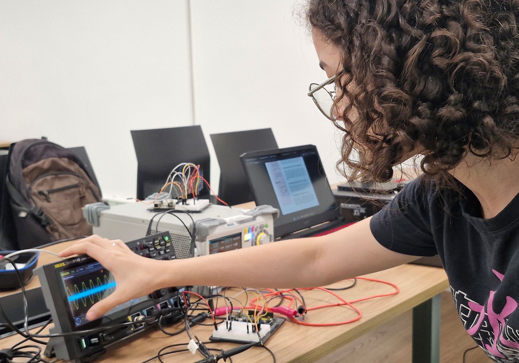 Aluna no laboratório do Impa Tech: primeira turma tem estudantes de 22 estados (Foto: Ana Carolina Ferreira)