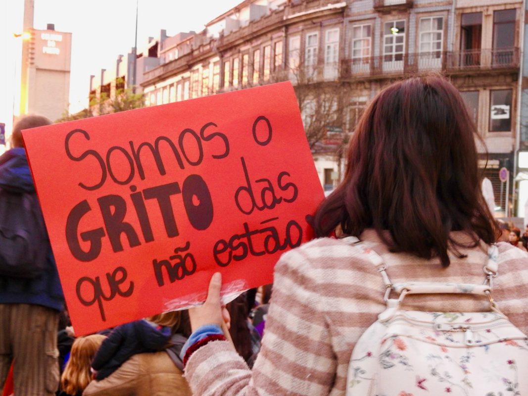 Ato em defesa das mulheres e contra a violência em Portugal: no Dia Internacional da Mulher, reflexões sobre bruxas, poder, medo e ignorância (Foto: Helena Ferreira)