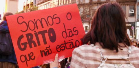 Ato em defesa das mulheres e contra a violência em Portugal: no Dia Internacional da Mulher, reflexões sobre bruxas, poder, medo e ignorância (Foto: Helena Ferreira)