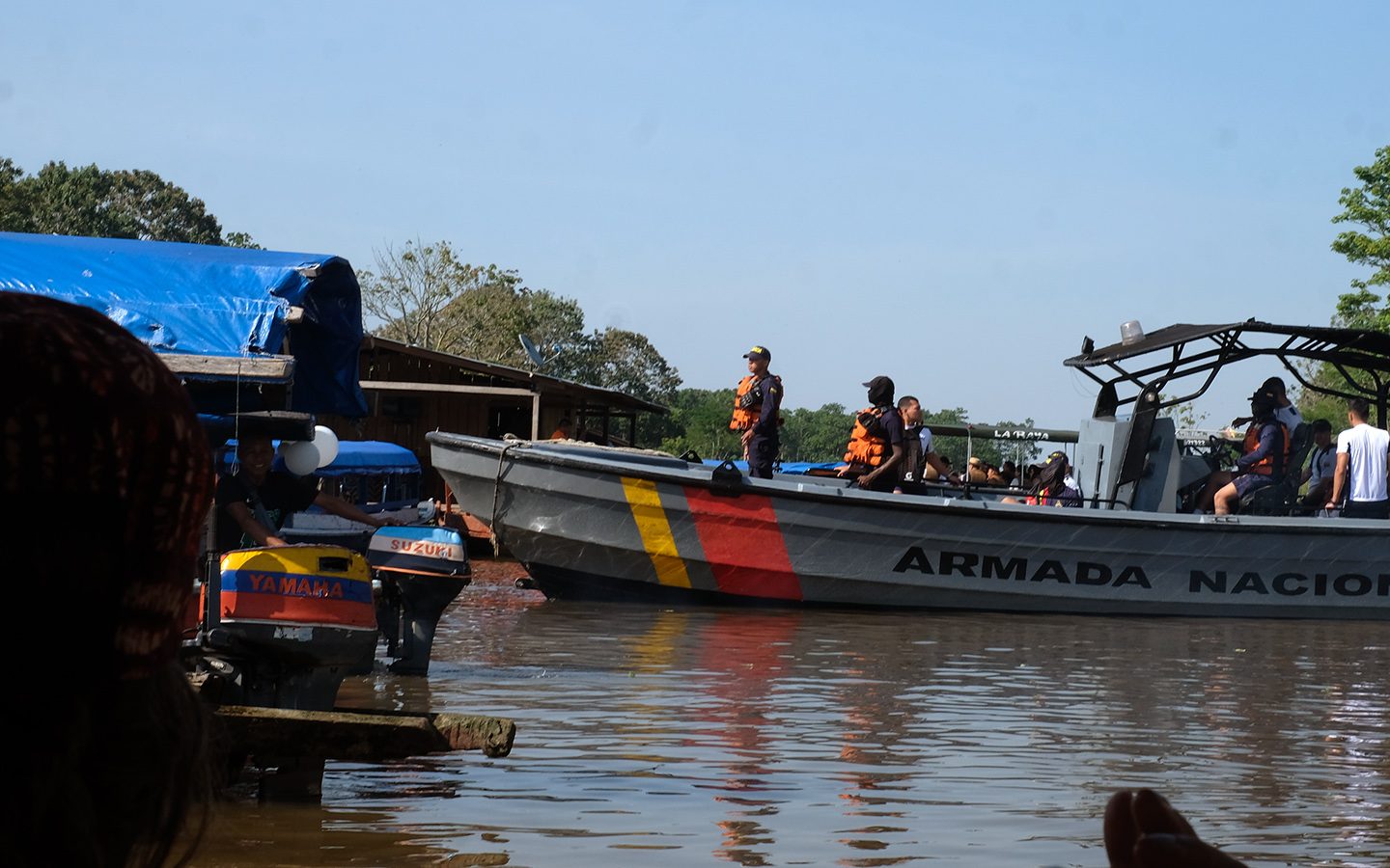 Patrulhamento da Marinha da Colômbia entre Letícia e Tabatinga: avanço do narcotráfico impõe clima de medo e insegurança nos territórios indígenas na Amazônia brasileira e também nos países vizinhos (Foto: Alberto César Araújo / Amazônia Real)