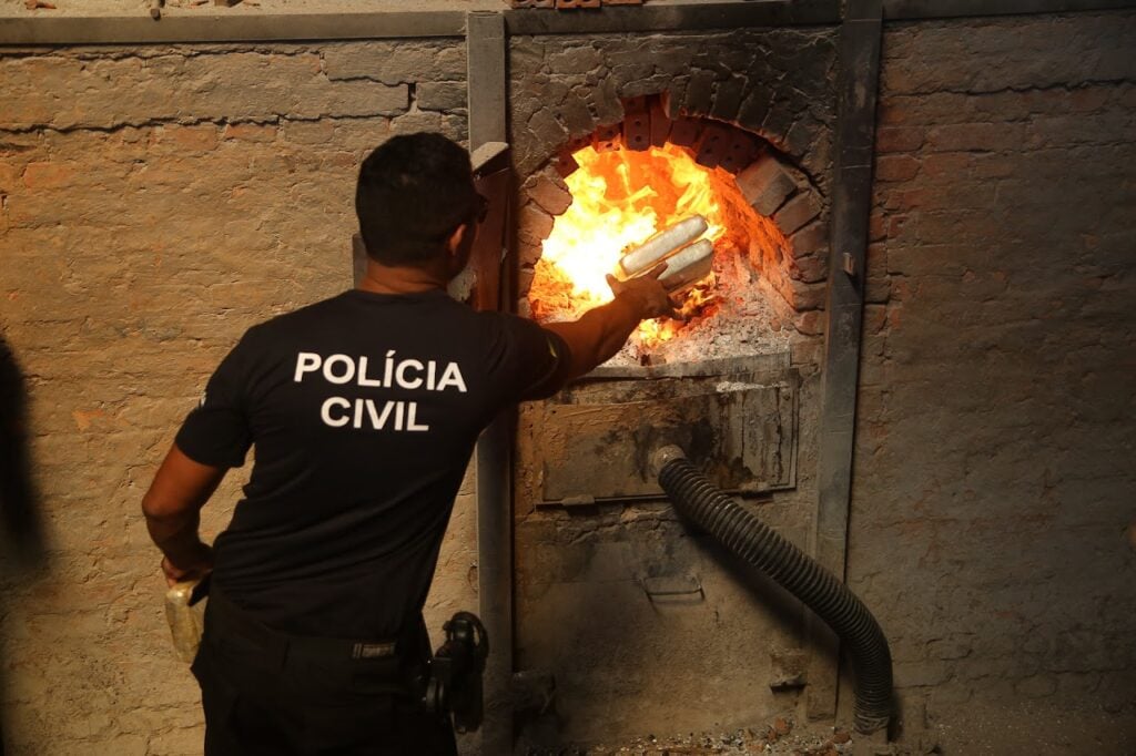 Incineração de drogas em Rio Branco, Acre: expansão do Comando Vermelho e do PCC pela Amazônia (Foto: Dhárcules Pinheiro / Sejusp–AC)