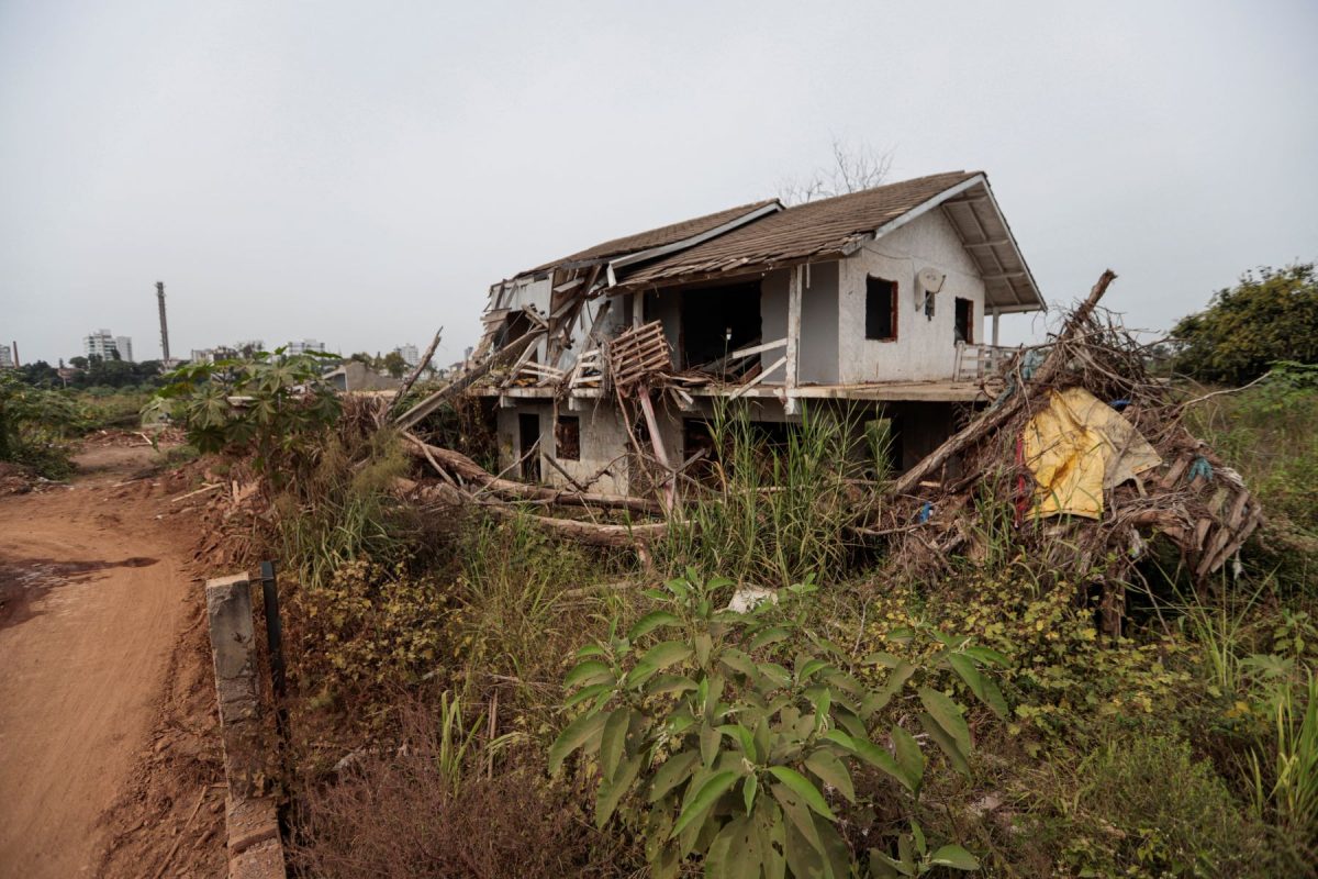 Um ano depois da enchente, o cenário ainda é de destruição em bairros de Cruzeiro do Sul, no Vale do Taquari: milhares de pessoas ainda vivem os impactos das chuvas de 2024 no Rio Grande do Sul (Foto: Joédson Alves / Agência Brasil - 27/04/2025)