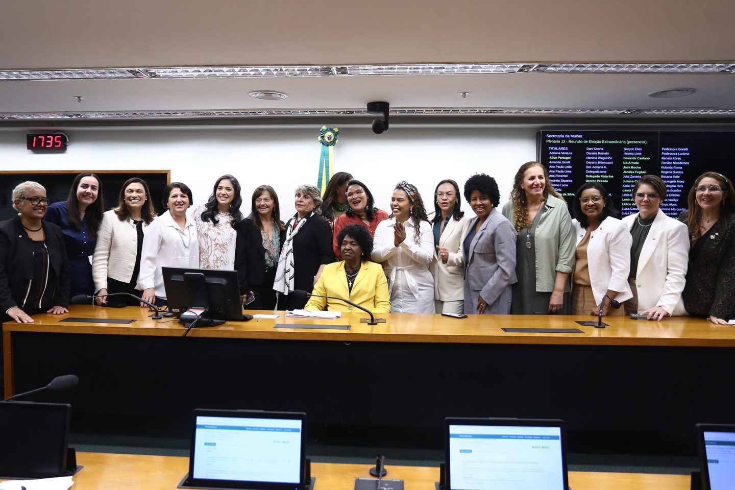 Reunião da bancada feminina na Câmara: avanços nos direitos das mulheres mas ainda longe da paridade em espaços de poder (Foto: Vinicius Loures / Câmara dos Deputados - 21/05/2025)