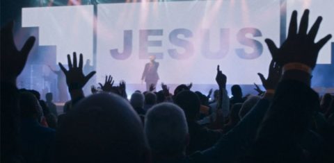 Cena de "Apocalipse nos Trópicos": drástica transição religiosa em Alto Caparaó (MG), apesar de incomum, mostra como é possível uma hegemonia religiosa, que o documentário retrata em sua face mais fundamentalista (Foto: Busca Vida Filmes / Divulgação)
