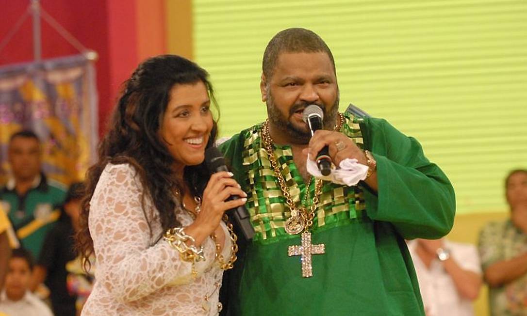 Regina Casé e Arlindo Cruz no programa Esquenta: tempos de esperança no Brasil (Foto: TV Globo - 2012)