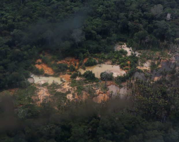 Senadores tentam acelerar projeto para permitir até garimpo em terras indígenas