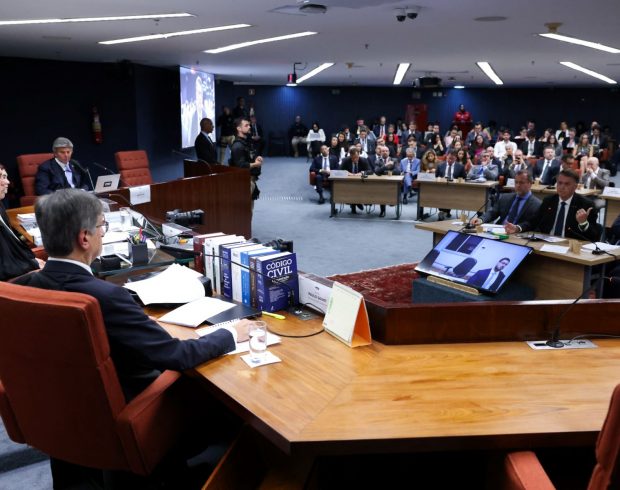Menu degustação: para mulheres, julgamento de Bolsonaro tem sabor especial