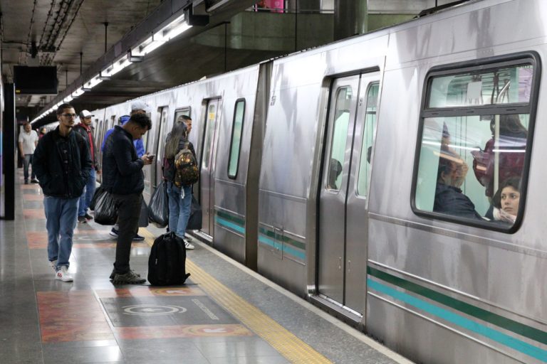 Estação Sé do metrô paulista sistemas de transporte de média e alta capacidade são estruturantes para reduzir emissões e ampliar a eficiência da mobilidade (Foto: Rovena Rosa / Agência Brasil - 03/11/2022)