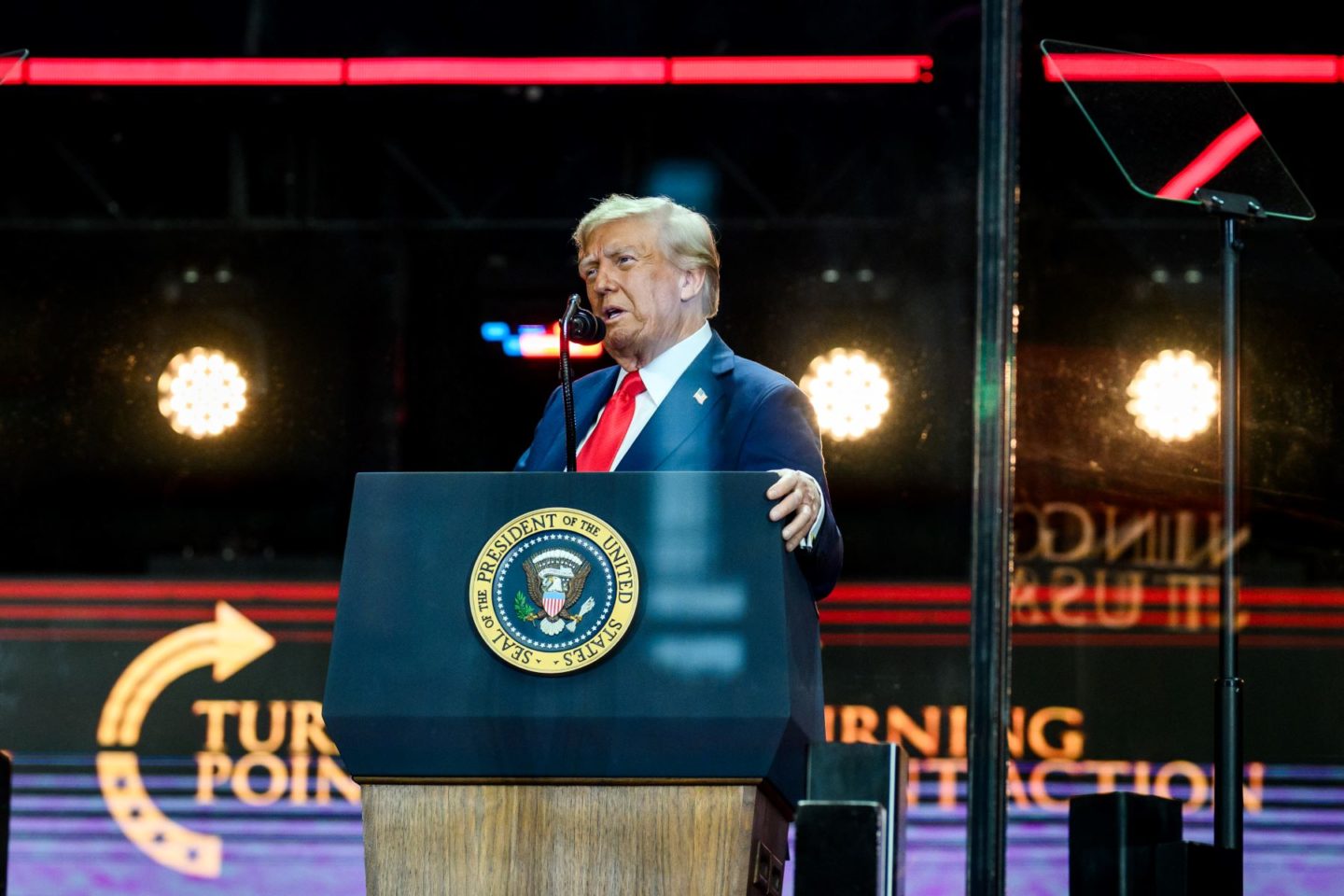 Trump discursa no funeral de Charlie Kirk: assassinato de jovem líder da extrema direita acelera nova era do macartismo comanda pelo presidente dos EUA caça às bruxas e listas negras (Foto: Daniel Torok / Casa Branca)