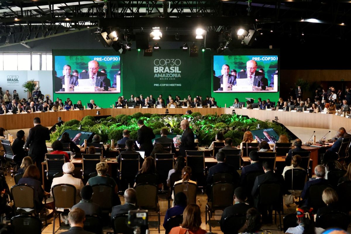 Delegações de 67 países reunidas na Pré-COP em Brasília: organizações da sociedade civil reclamam de falta de espaço no debate climático (Foto: Fabio Rodrigues-Pozzebom / Agência Brasil)