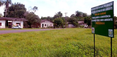 Comunidade quilombola do Curiaú, situada em área de preservação perto de Macapá: território e seu rio ameaçados pelo despejo de esgoto não tratado (Foto: Wikicommons)