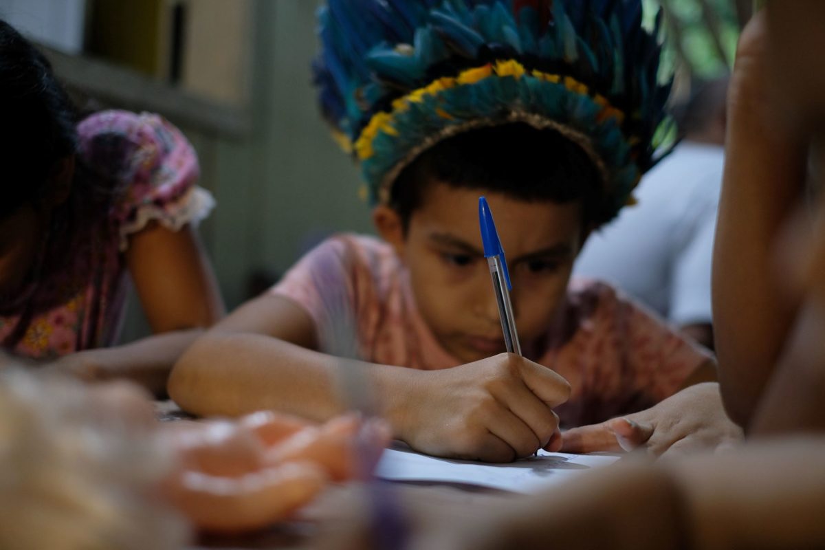 Criança da comunidade indígena Beija-Flor em Rio Preto da Eva, Amazonas: educação indígena é desafio para o estado (Foto: Alberto César Araújo/Amazônia Real - 01/03/2022)