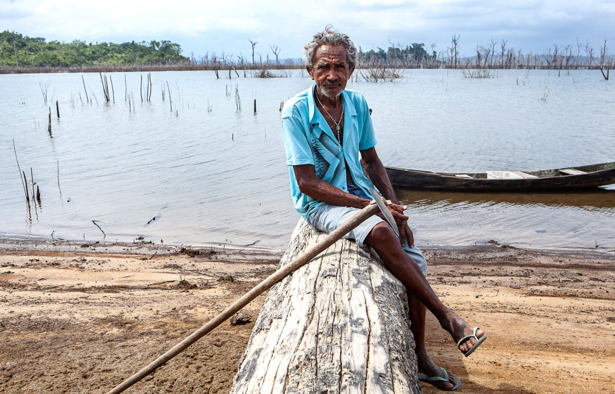 Pescadores tiveram a vida mudada pela construção da usina hidrelétrica de Belo Monte, que impactou diretamente no nível de água (Foto: Lilio Clareto / Amazônia Real)