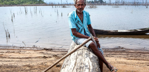 Pescadores tiveram a vida mudada pela construção da usina hidrelétrica de Belo Monte, que impactou diretamente no nível de água (Foto: Lilio Clareto / Amazônia Real)