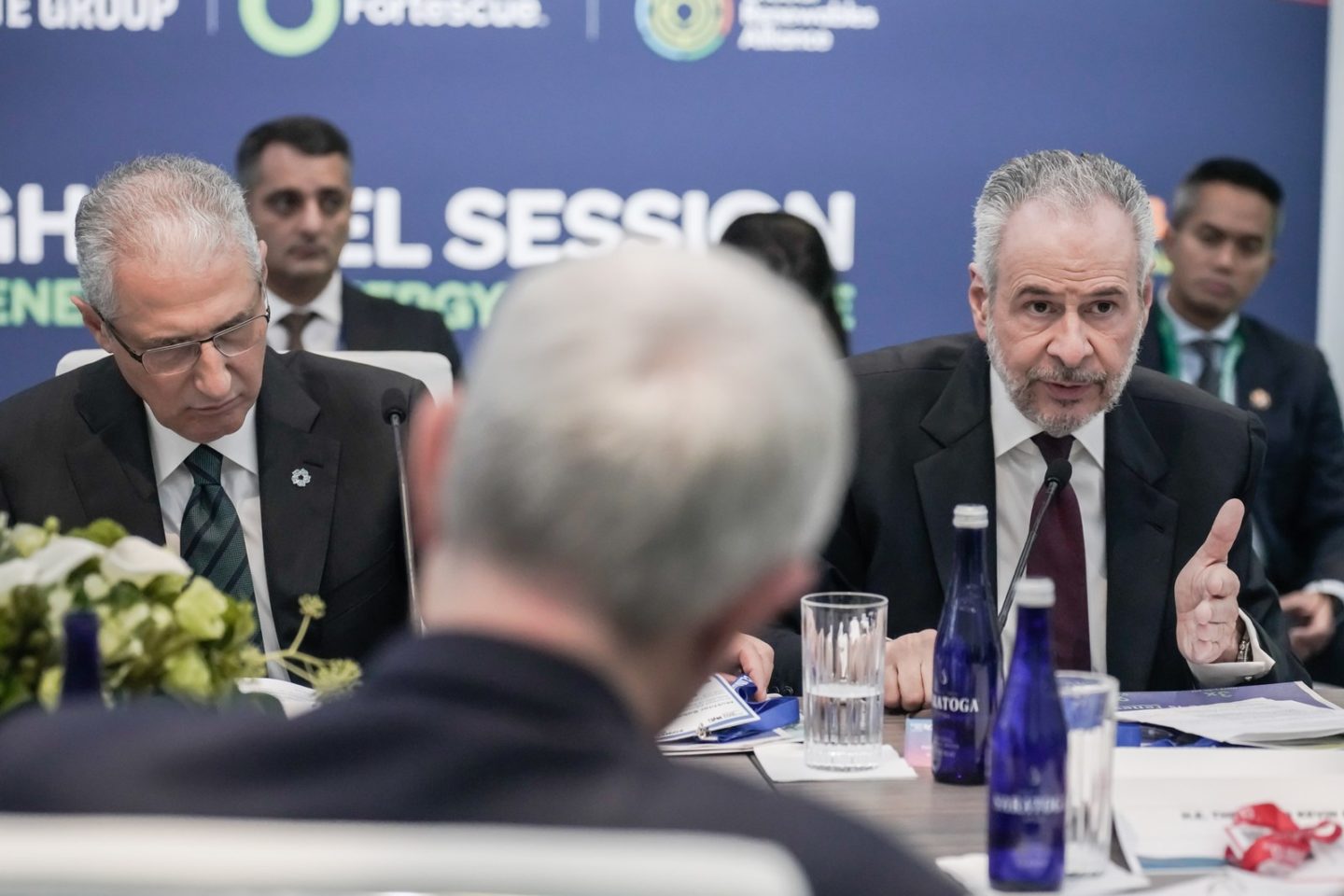 Os presidentes da COP29, Mukhtar Babayev, e da COP30, André Corrêa do Lago, em reunião preparatória: caminhos para chegar a US$ 1,3 trilhão de financiamento climático (Foto: Rafa Neddermeyer / COP30)