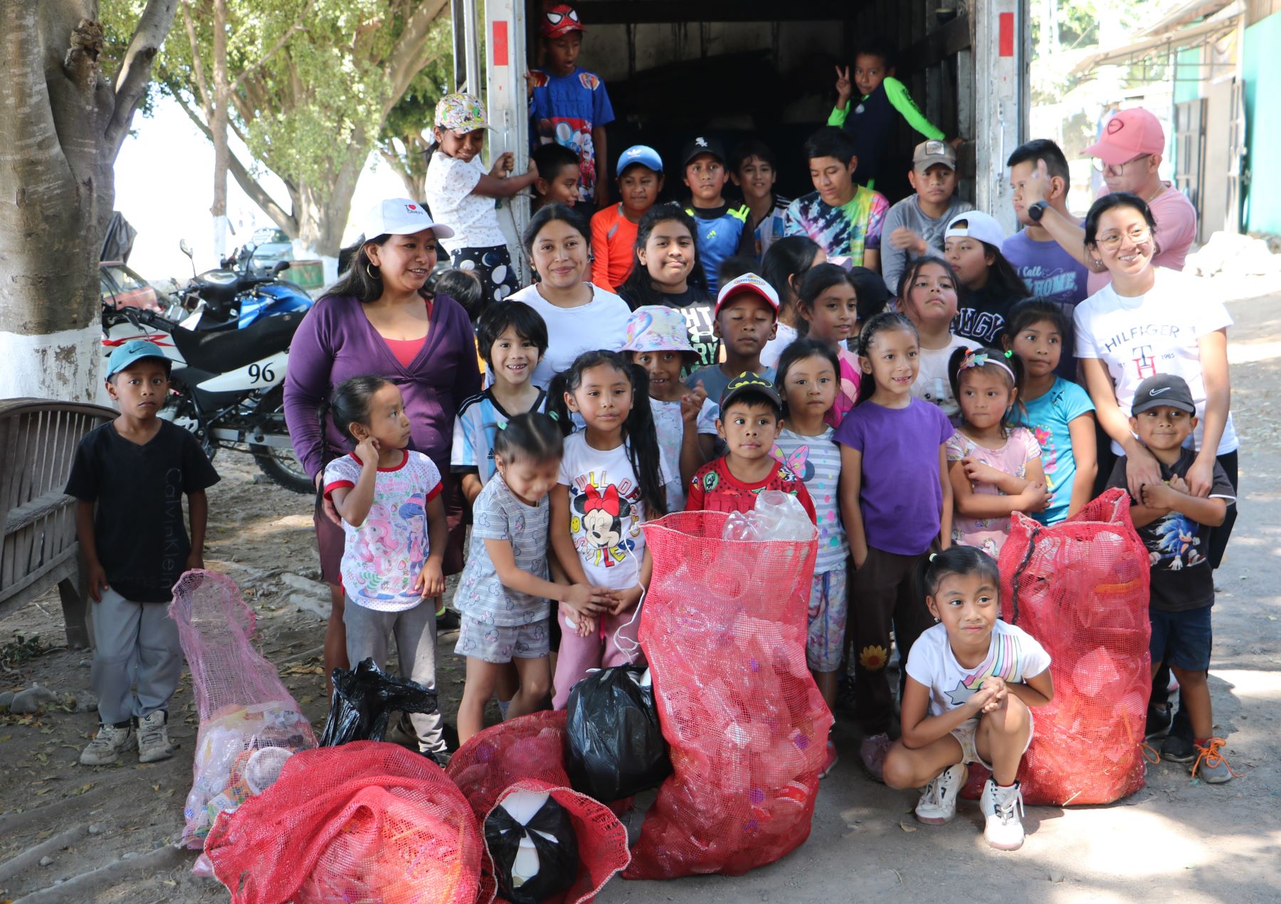 Crianças do projeto Tecendo Futuros em Sololá, Guatemala: educação transformadora (Foto: Arquivo Pessoal)