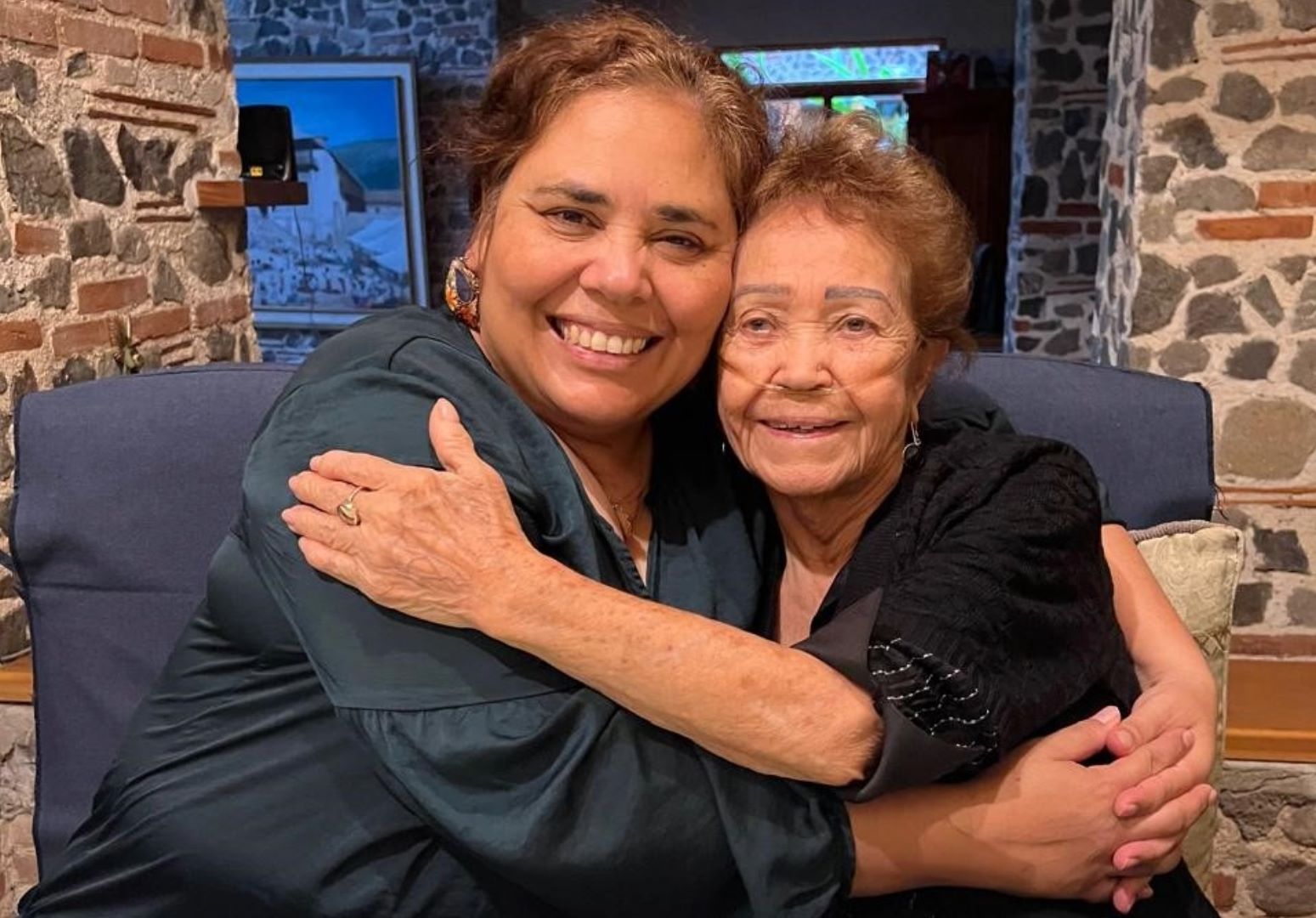 Ingrid Villaseñor, com sua "Mami Titi": pai, ativista dos direitos humanos na Guatemala foi sequestrado e desapareceu; mãe cuidou das cinco filhas